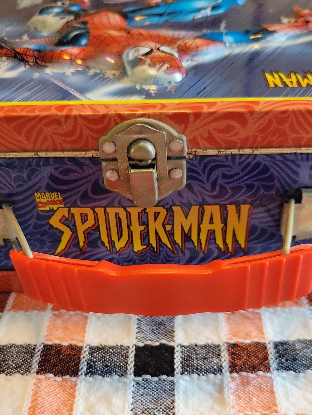 Marvel Spider-Man 3D Red and Blue Metal Lunch Box 2001 Marvel - Picture 6 of 9
